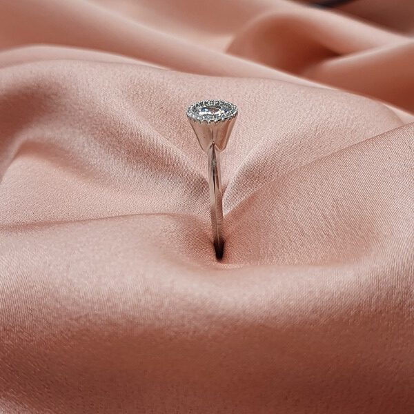 טבעת כסף סוליטר עגול 5 Rotated