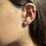 עגיל כסף צמוד פרח